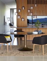 Grande table à manger bois foncé avec six chaises jacobsen blanches. Grande Table A Manger Decouvrez Notre Selection De Grandes Tables A Manger Elle Decoration