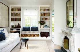 Gemutliche Sitzbank Am Fenster Helle Leseecke Einrichten Wohnzimmer Gemutlich Bucherregal Design Wohnen