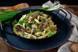 Kase Spatzle Mit Austernpilzen Und Champignons Veggie Rezept Spatzle Lebensmittel Essen Austernpilze