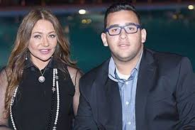 حلت النجمة ليلى علوي ضيفة على برنامج صالون أنوشكا برفقة الفنانتين يسرا وإلهام شاهين، حيث تجاذبتا أطراف الحديث من النجمة أنوشكا قبل أن تبدأ ليلى فجأة في البكاء. Ù†Ø¬Ù„ Ù„ÙŠÙ„Ù‰ Ø¹Ù„ÙˆÙŠ Ø§Ø³ØªØ¯Ø¹ÙˆÙ‡Ø§ ÙƒØ«ÙŠØ± ÙÙŠ Ø§Ù„Ù…Ø¯Ø±Ø³Ø© Ø¨Ø³Ø¨Ø¨ÙŠ ÙÙŠØ¯ÙŠÙˆ Ø§Ù„Ù…ØµØ±ÙŠ Ø§Ù„ÙŠÙˆÙ…