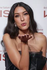 Rebecca mir präsentiert babybauch im businesslook. Neues Babybauch Bild Rebecca Mirs Fans Sind Total Geflasht Promiflash De
