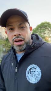 Check out 40th Ward Neighbor Jim Javenkoski, who together with Renee Patten  at Edgewater Environmental Coalition have founded the Parkway for  Pollinators...