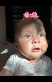 Esos Ojitos: La Dulzura de una Babygirl