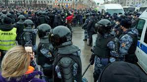Tuntetes okt 23 oktober23 szabad sajto szabadsajto preiszner miklós pálfi norbert tóth andor plavalaguna lucbesson demonstration hungarianpolitics kunhalmi ajto mtva tuntetes leeloo aria opera. Holnap Is Tomegtuntetesek Lesznek Putyin Ellen Portfolio Hu