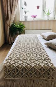 Macrame Bedrunner Boho Bedroom Decoration Bedrunner Table Runner Bohemian Bedroom Decor Macrame Decor Macrame Runner In 2020 Mit Bildern Bettlaufer Bohmische Schlafzimmerdeko Makrame Muster