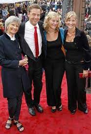 Schließlich stünden journalistisch spannende monate bevor. Bilderstrecke Zu Kein Wechsel An Spiegel Spitze Claus Kleber Bleibt Beim Zdf Bild 10 Von 10 Faz