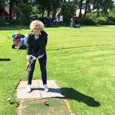 Playing Swin Golf Junggesellenabschied Swingolf Swingolfiserloy Bacheloretteparty Bachelorette Party Golf Play