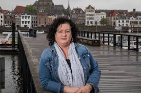 Van der plas is the daughter of a farmer and sports journalist, her mother was an alderman for the cda. Pn2i2tvpa Lnrm