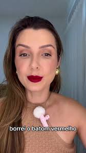 Borrei o batom! E agora? #batomvermelho #maquiagem #dicademaquiagem