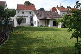 Darunter sind 6 wohnimmobilien und 2 gewerbeimmobilien. Haus Zum Verkauf Kirchengrundstr 41 69168 Wiesloch Baiertal Wiesloch Mapio Net