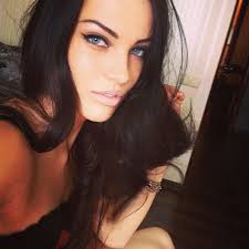Black Hair With Blue Eyes Wish I Could Pull This Off I Will Be Blonde Forever Black Hair Blue Eyes Dark Hair Hair Color For Fair Skin