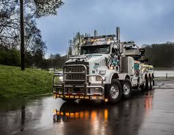 The one underneath is a ramp truck which were common for hauling classic and drag cars around. Vehicles That Can Surprisingly Be Towed By A Tow Truck Tow Pro