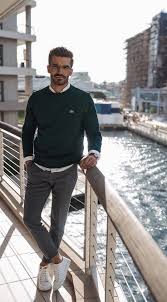 35 Beautiful Winter Outfits For Men Beautifulwinteroutfits Winteroutfitsformen Outfitsformen White Sneakers Outfit Casual Style Outfits Mens Casual Outfits