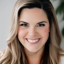 Kate Zona's Instagram, Twitter & Facebook