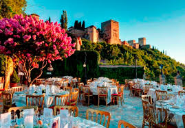 What are some restaurants close to carmen de los chapiteles? Take A Look At The Reasons To Get Married In Granada And Its Most Unique Wedding Venues