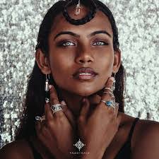 Sandy Torok's Instagram, Twitter & Facebook