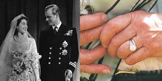Elizabeth is pictured here about to get into a carriage outside westminster abbey. True Story Of Prince Philip Finding Queen Elizabeth S Engagement Ring