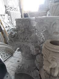 Motif tersebut memanglah sangat sederhana namun, harus memiliki keterampilan dan kejelian dalam memadukan warna serta susunan garis supaya menghasilkan kain tenun lurik yang bagus, serasi, indah nan mengagumkan. Pilar Rumah Klasik Minimalis Modern Polos Galar Blimbing Putera Dasrim