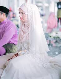 Sebelum ni kita sudah melihat betapa cantiknya pasangan bella dally dan nazim othman di hari perkahwinan mereka, sekarang giliran artis saharul ridzwan dan deena amir pula. Gambar Pernikahan Saharul Ridzwan Deena Emir Cerita Budak Sepet