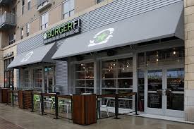 The Banks Newest Restaurant Burgerfi Is Now Open Photos Video Restaurant Good Burger Outdoor Decor
