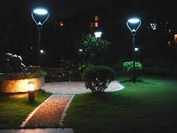 If you're looking for the best solar lights with high brightness, litom's solar landscape spotlights will impress with its 600 lumens and 12 led arrays. 5 Best Outdoor Solar Lights In 2021
