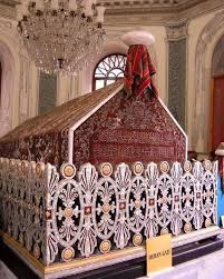 İlk osmanlı kaynaklarına göre anadolu'ya gelen bir türkmen boyuna mensup olup söğüt uç (uc) bölgesine. This Is The Tomb Of Osman Gazi In Bursa He Is A Descendant Of The Kayi Tribe The Son Of Ertugrul Gazi And The Founder O Islamic Wallpaper Osman Ottoman Empire