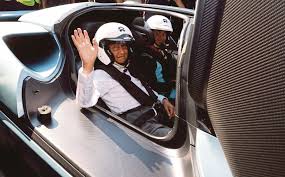 Kerajaan akan meneruskan projek kereta nasional ketiga meskipun berlaku perubahan kepimpinan negara pada mac lalu, kata menteri kanan, datuk seri mohamed azmin ali. Projek Kereta Nasional Ketiga Untuk Rakyat Malaysia Belajar Kejuruteraan Automotif Dr M