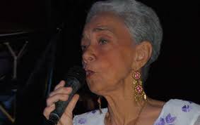 La despiden con tamborito