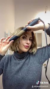 Wellen Mit Kurzen Haaren Ganz Einfach Wellen Zaubern Mit Kurzen Haaren Mit Dem Glatteisen Shorthairstyles Shorthair Dalgali Sac Uzun Sac Kadin Kisa Sac