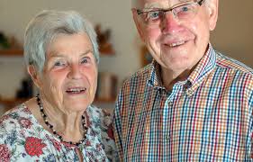 Gnadenhochzeit: Christel und Hans-Peter Enger aus Anrath seit 70 Jahren  verheiratet