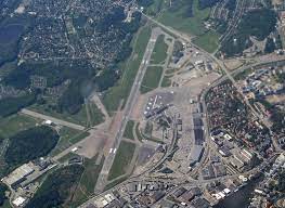 Flygentusiaster kan glädjas över den lite annorlunda butiken flygande. Flughafen Stockholm Bromma Wikipedia