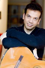 Issu d'une famille cosmopolite le jeune artiste en herbe se produit sur scène avec ses frères sous le nom de bibi folk dans les lycées et les universités. Jean Felix Lalanne Wikipedia