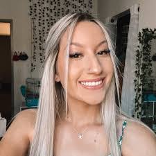 Amber Crayton's Instagram, Twitter & Facebook