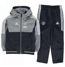 Wir bieten eine vielzahl von qualitativ hochwertigen repliken manchester united trainingsanzug und shorts. Kaufe Trainingsanzug Manchester United Fc 2017 2018 Grau