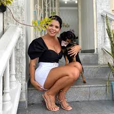 La blusa de la discordia! 😂🤪 Valió la pena el regaño, las mangas divinas  y el ajuste en el busto es perfecto. Mami, ya le quité los pelitos de María  Pimienta, GRACIAS!😂🫶🏽