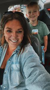 Thankful to be apart of this group and have "met" some pretty awesome women  in here!! Love engaging and supporting you all 💜 I am all love and sass,  momma of 3