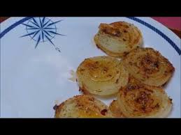 La cipolla dorata si presta alle cotture lunghe e lente e tende. Cipolle In Padella Alla Pugliese Youtube