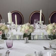 Lors de votre mariage, le repas fait, sans nul doute, parti des meilleurs moments de la soirée. Idee Et Conseil De Decoration De Table De Mariage Marie Claire