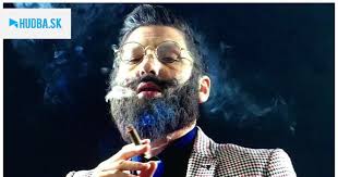 Opak posiela odkaz svojmu mladému ja. Pozrite si videoklip k skladbe Píšem  ti