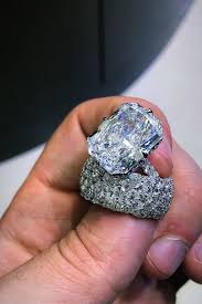 Nicki Minaj S Giant Wedding Ring Reportedly Cost 1 1 Million And It S So Gorgeous I M Unwell Unusual Wedding Rings Gorgeous Wedding Rings Wedding Ring Designs