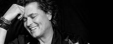 Na so mocedá empecipió la so carrera como modelu de pasarela y pa anuncios de televisión, pero la so gran oportunidá llegó en 1996 cuando representó al departamentu d'antioquia nel concursu nacional de guapura, llogrando'l primer llugar y la posibilidá de. Carlos Vives Hijo De Su Tierra Bienestar Colsanitas