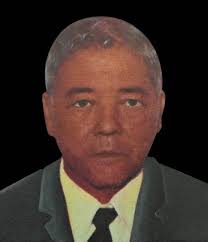 Rafael Ulises Salas Mena 1992-1994* En su segundo intento por convertirse  en la primera autoridad del pueblo, Salas Mena fue elegido alcalde tras  enfrentarse al señor Luis María Calle y obtener 1.369