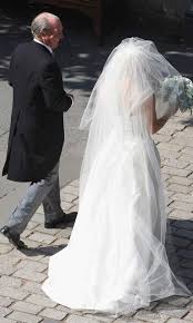 Who will design princess beatrice's wedding dress once she can reschedule the ceremony? Zara Tindall S Wedding Paid Tribute To Her Mother Princess Anne Hello