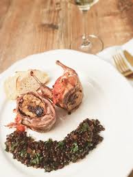 Rezept Fur Wachtel Im Speckmantel Mit Pflaumen Knodel Fullung Und Linsensalat Linsensalat Rezepte Fleisch Gerichte