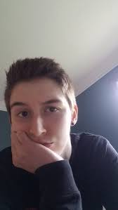 Zat net naar The L Word te kijken en toen realiseerde ik me dat ik wat  butch/lesbische vriendinnen nodig heb om samen over Carmen te kwijlen, en  eigenlijk gewoon wat butch/lesbische vriendinnen