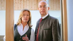 Stream Die Rosenheim-Cops Staffel 16, Folge 10: Viel zu viele Noten | WOW