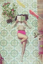stay home 読書する女性 写真 いい写真