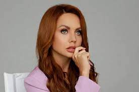 Настоящее имя — мари́на серге́евна абро́симова (по матери макси́мова); Smi Maksim Nahoditsya V Krajne Tyazhelom Sostoyanii Spletnik