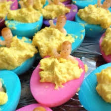 Gender revealing parties are great ways to find out the gender of your baby while involving all of your family and friends. Gender Reveal Ideas Using Food Are So Cute Seriously Such Fun Ways To Reveal Your Baby S Gen Gender Reveal Party Food Gender Reveal Dessert Gender Reveal Food