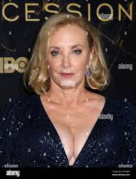 J. Smith-Cameron participant à la première saison 3 de la « concession »  qui s'est tenue au Musée d'histoire naturelle le 12 octobre 2021 à New  York, NY Photo Stock